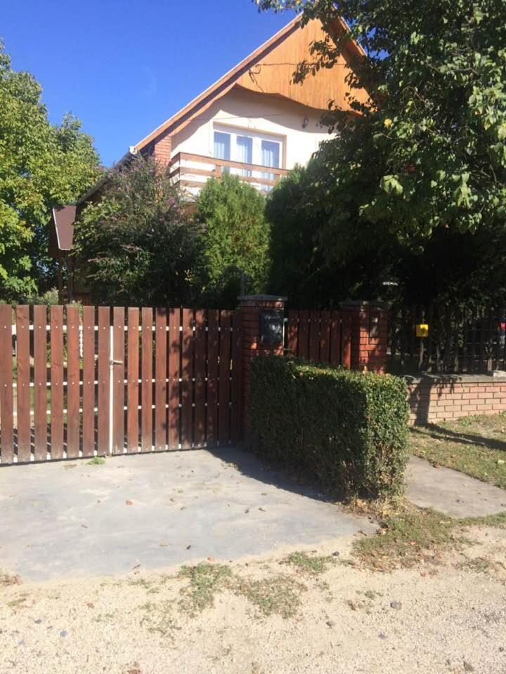 Ady Endre 9.A Apartment Balatonfůzfő Exterior foto